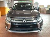 Mitsubishi Outlander Top 4WD 2.2 DI-D+7-SITZE+KAMERA+AHK+ - Mitsubishi Outlander mit Diesel-Antrieb: Allradantrieb, Geländewagen, Automatik, 2.2