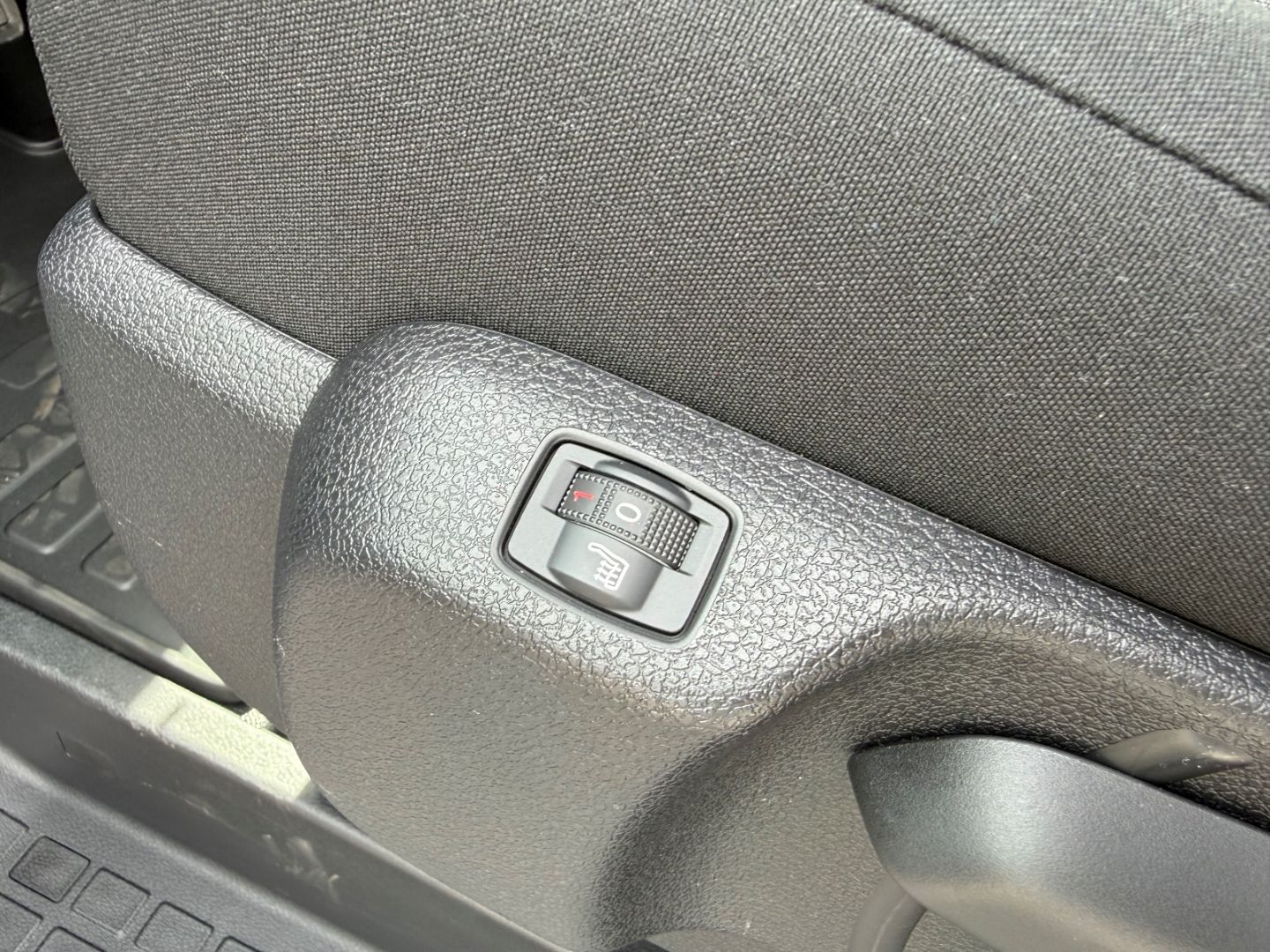 Fahrzeugabbildung Opel Vivaro 2.2 XL +SHZ+LHZ+Kamera+Laderaumschutz