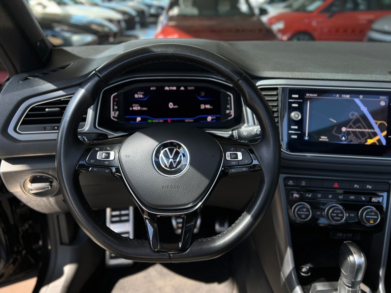 Fahrzeugabbildung Volkswagen T-Roc Cabriolet R Line Black AHK BEATS KEYLESS