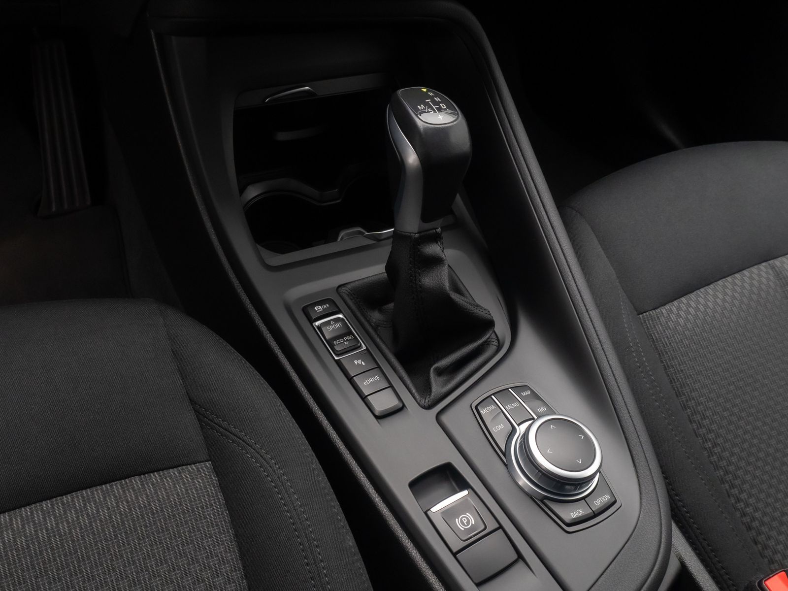 Fahrzeugabbildung BMW X1 xD25e ParkAss GeschwindigReg DAB Lordos Navi