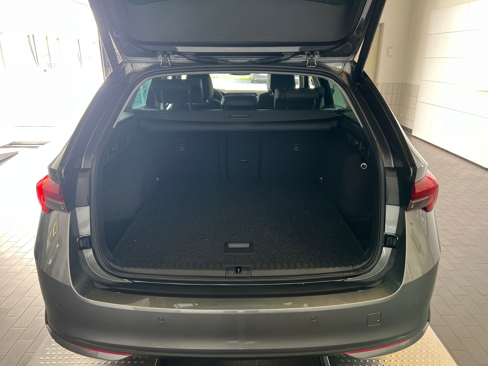 Fahrzeugabbildung SKODA Octavia Combi Tour 2.0 TDI DSG *AHK, LED, ACC, K