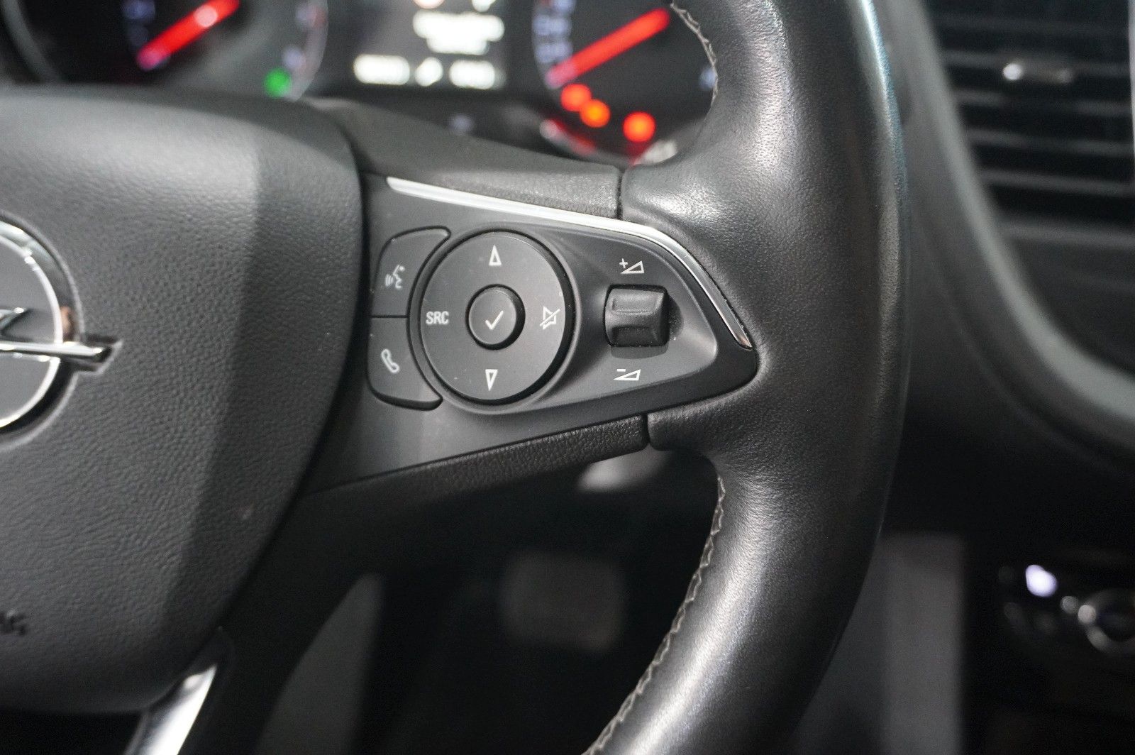 Fahrzeugabbildung Opel Grandland (X) 1.5D ULTIMATE NAVI/LED/360°/SH/AHK