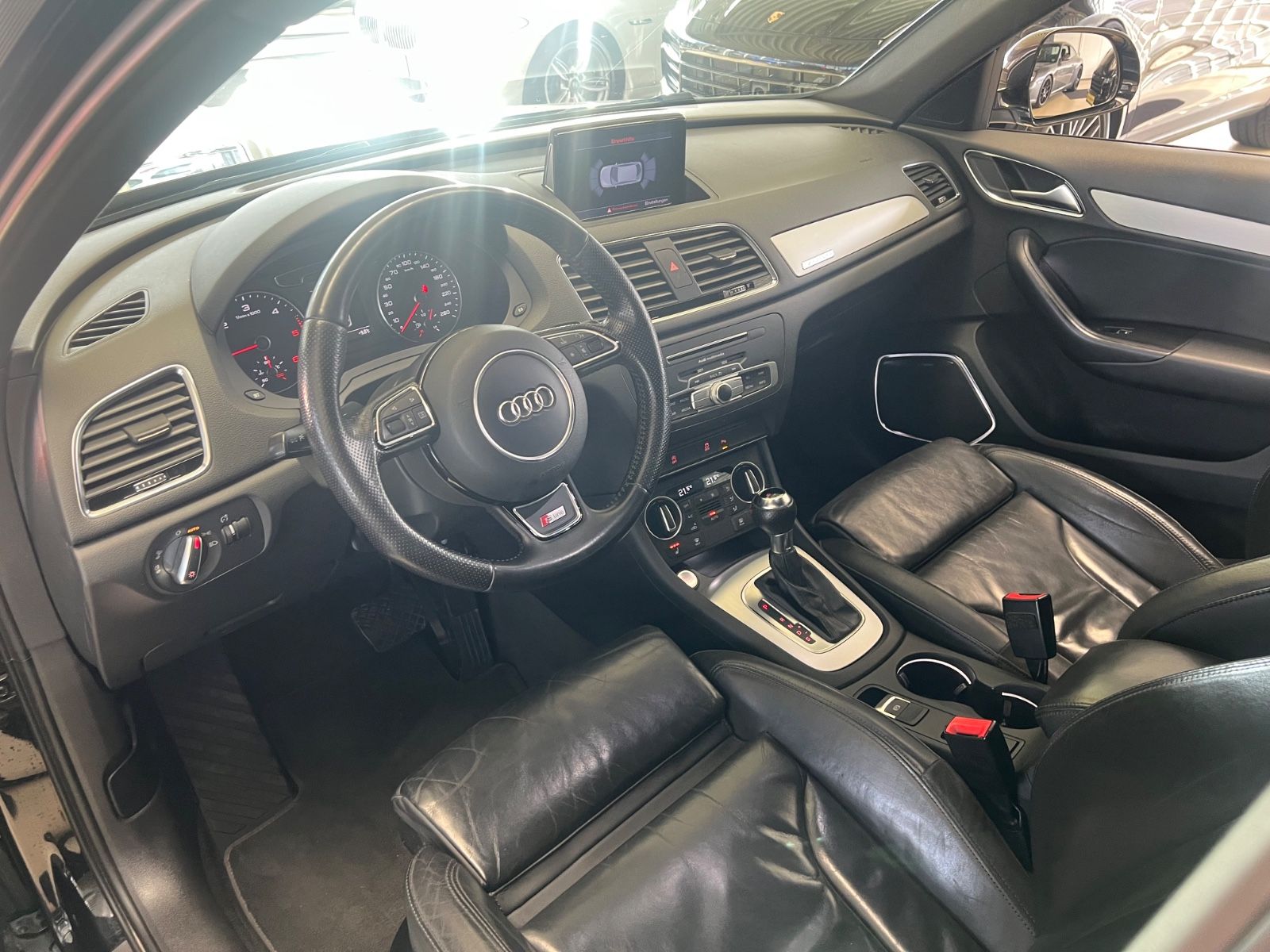 Fahrzeugabbildung Audi Q3 sport S line quattro