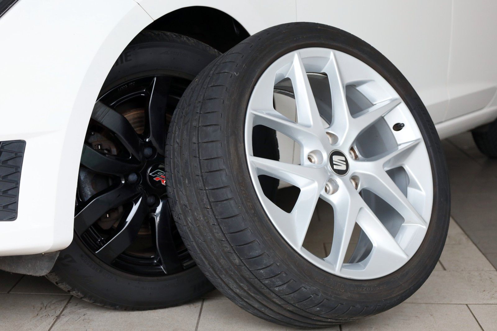 Fahrzeugabbildung SEAT Leon ST FR, T.Leder,Navi,LED,SH,PDC,Panorama +WR