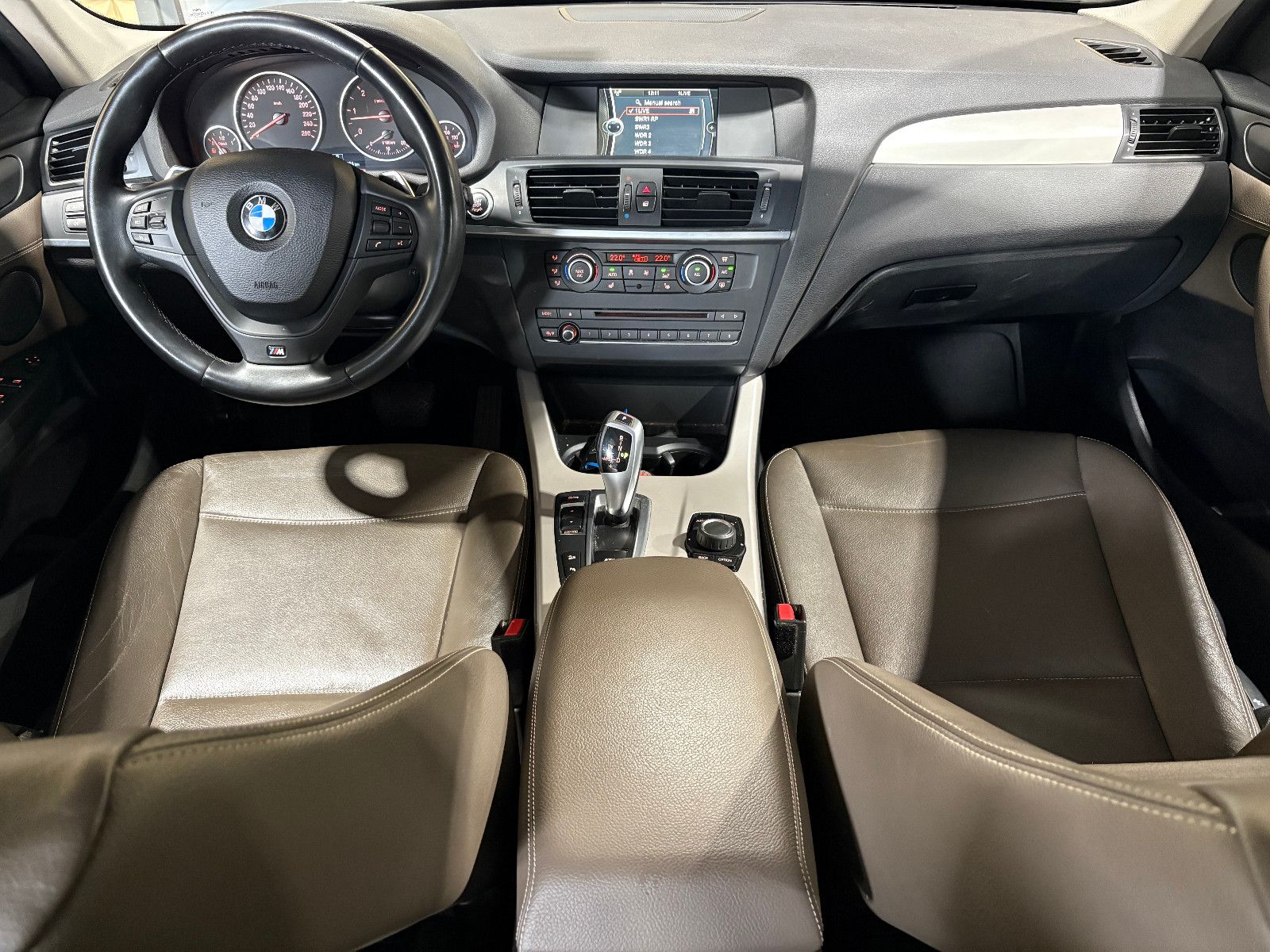 Fahrzeugabbildung BMW X3 xDrive 30 d/TEMPOMAT/SHZ/PDC/KLIMA/VOLLEDER