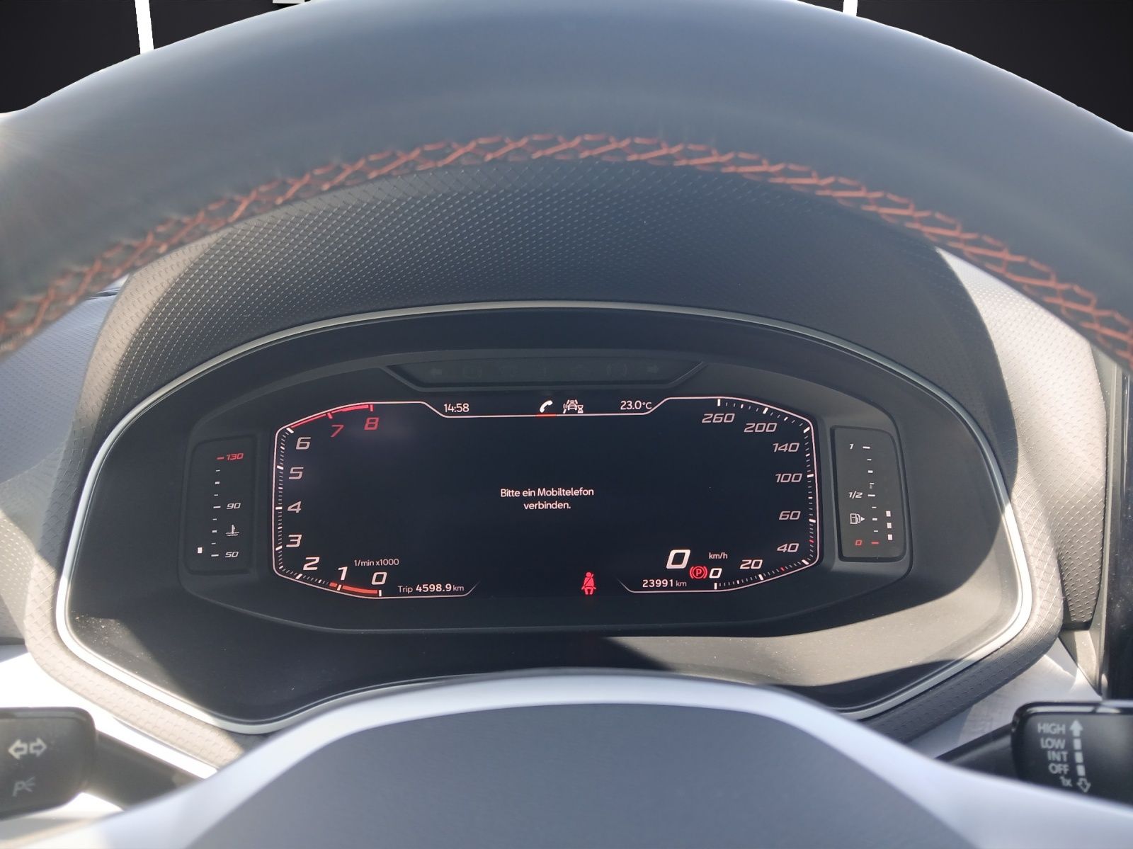 Fahrzeugabbildung SEAT Arona TSI FR-Line LED AID GRA PDC SH LM