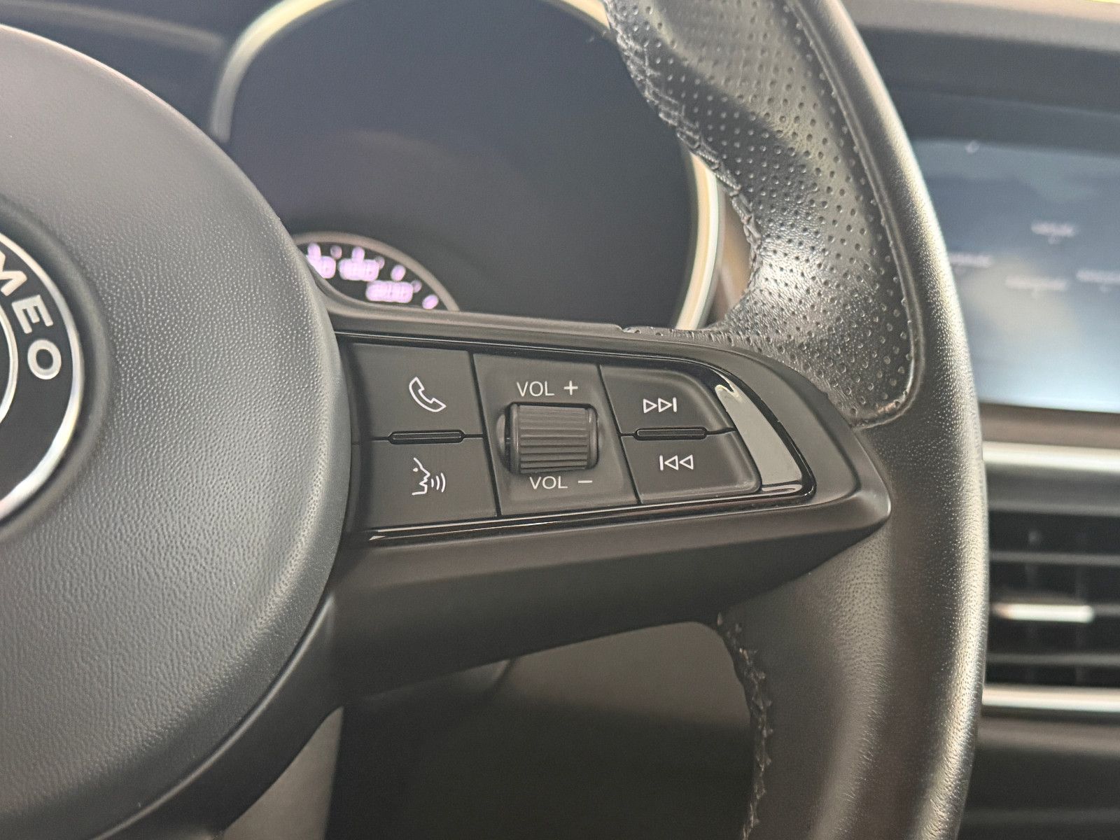 Fahrzeugabbildung Alfa Romeo Stelvio Ti Q4/MEMORY/NAVI/KAMERA/ACC/KLIMA