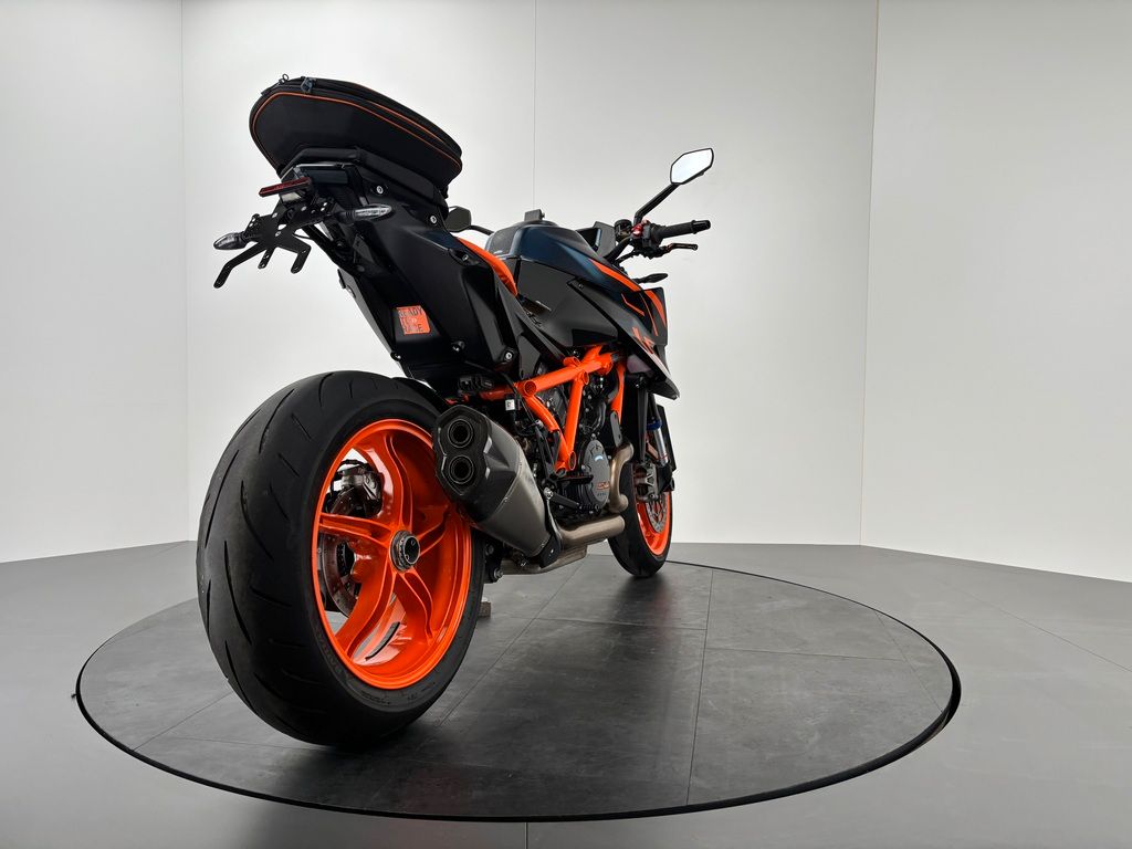 Fahrzeugabbildung KTM 1290 SUPER DUKE R EVO *TECHPACK *AKRA *POWERPART