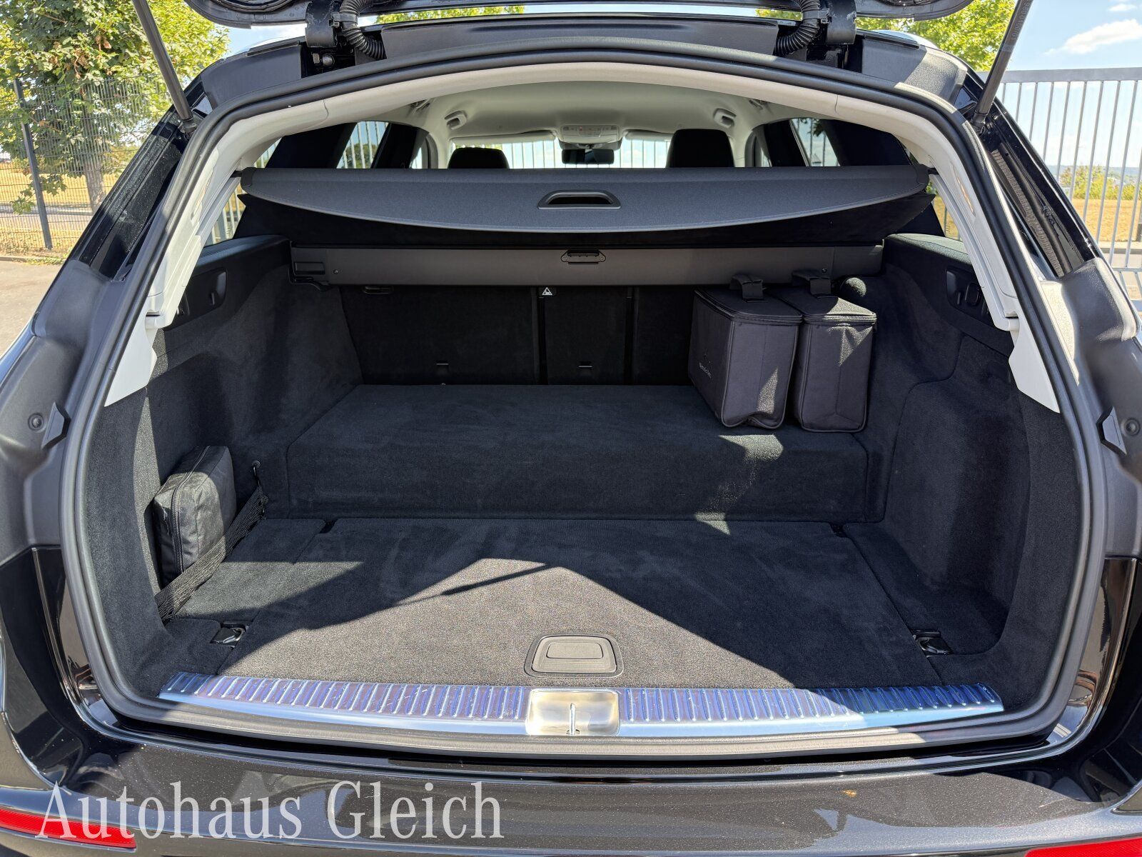 Fahrzeugabbildung Mercedes-Benz E 300 T de Avantgarde (EURO 6d) Distronic/Autom.