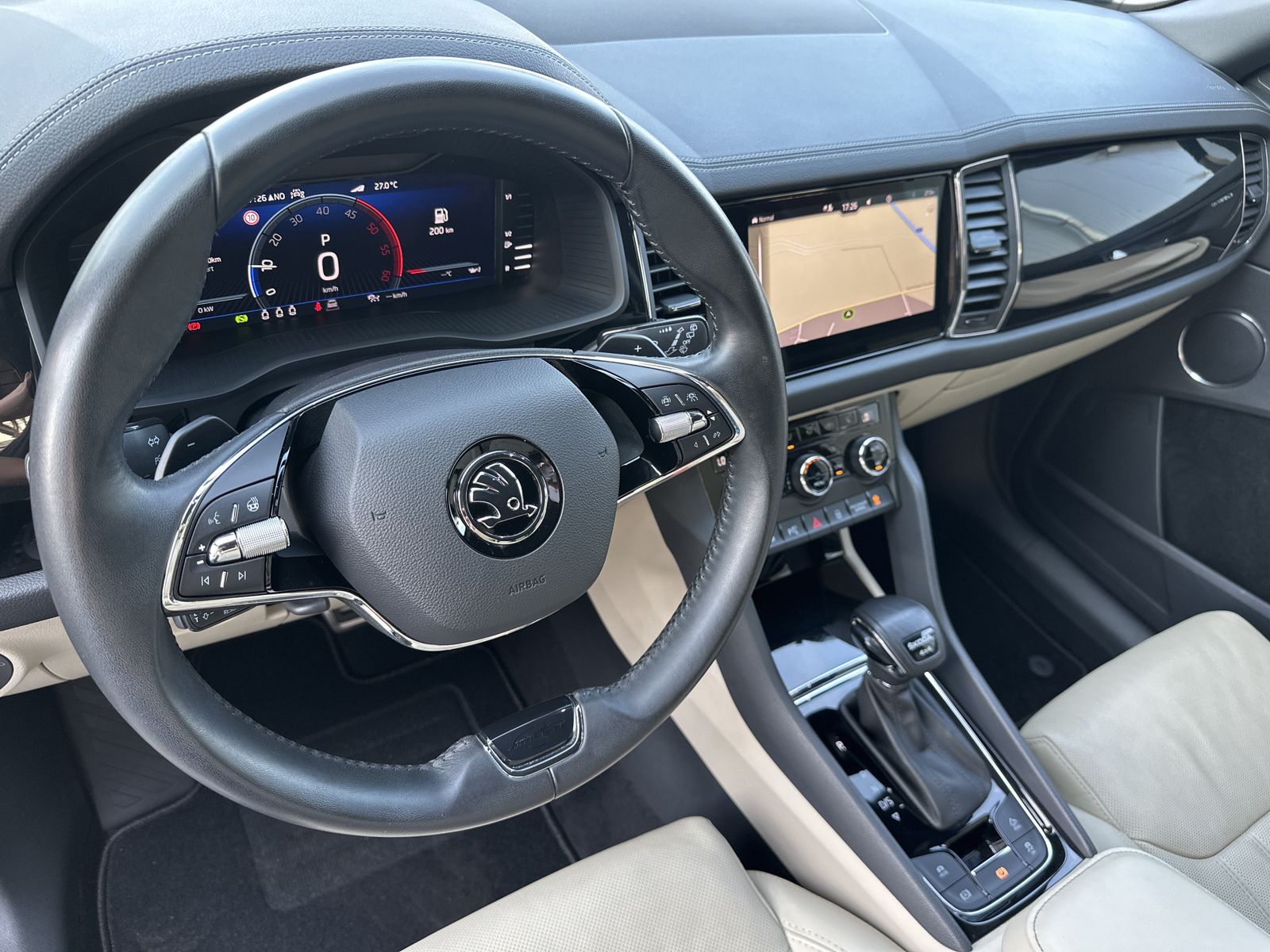 Fahrzeugabbildung SKODA Kodiaq 2.0 TDI L&K 4x4 NAV+MATRIX+ACC+KAMERA+AHK