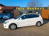 Hyundai i30 Kombi 1.6CRDi+Teilleder+M&S+Tempo+SZH+Klima - Hyundai i30 aus 2010 mit Diesel-Antrieb