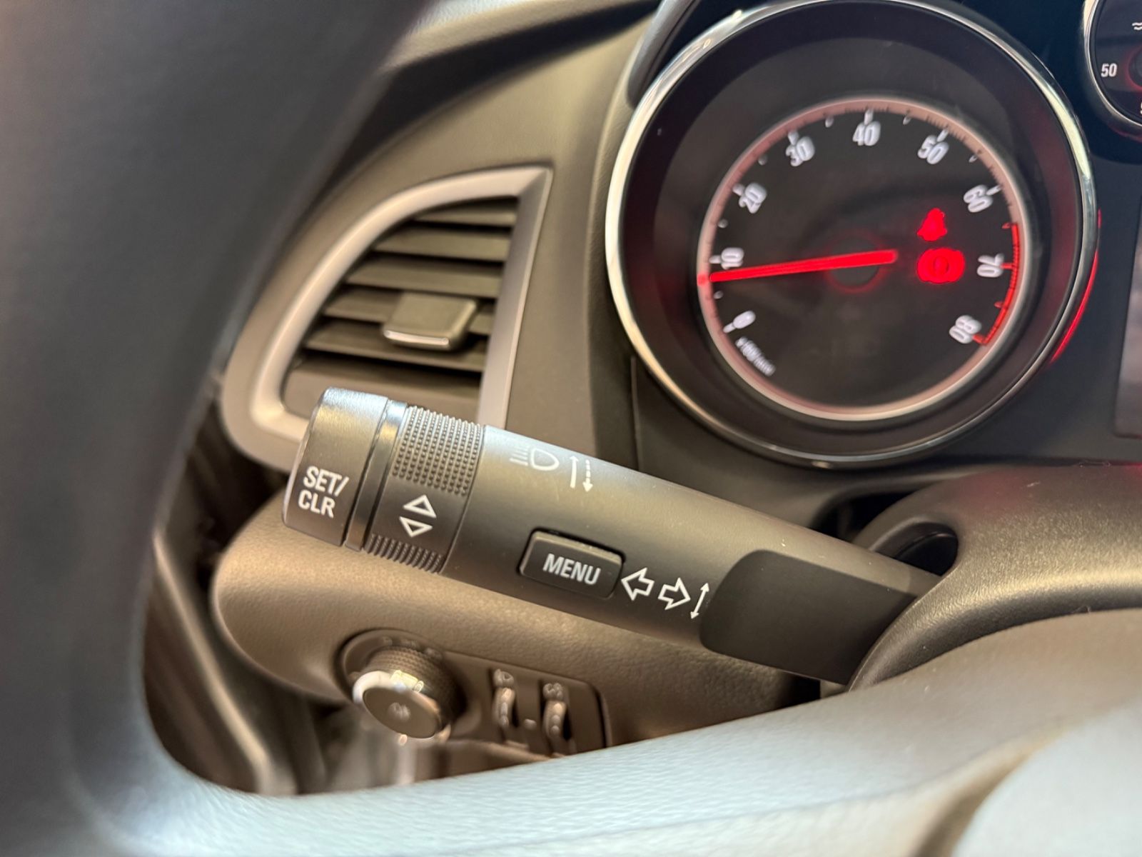 Fahrzeugabbildung Opel Astra J Lim. 5-trg. Selection, Klima,