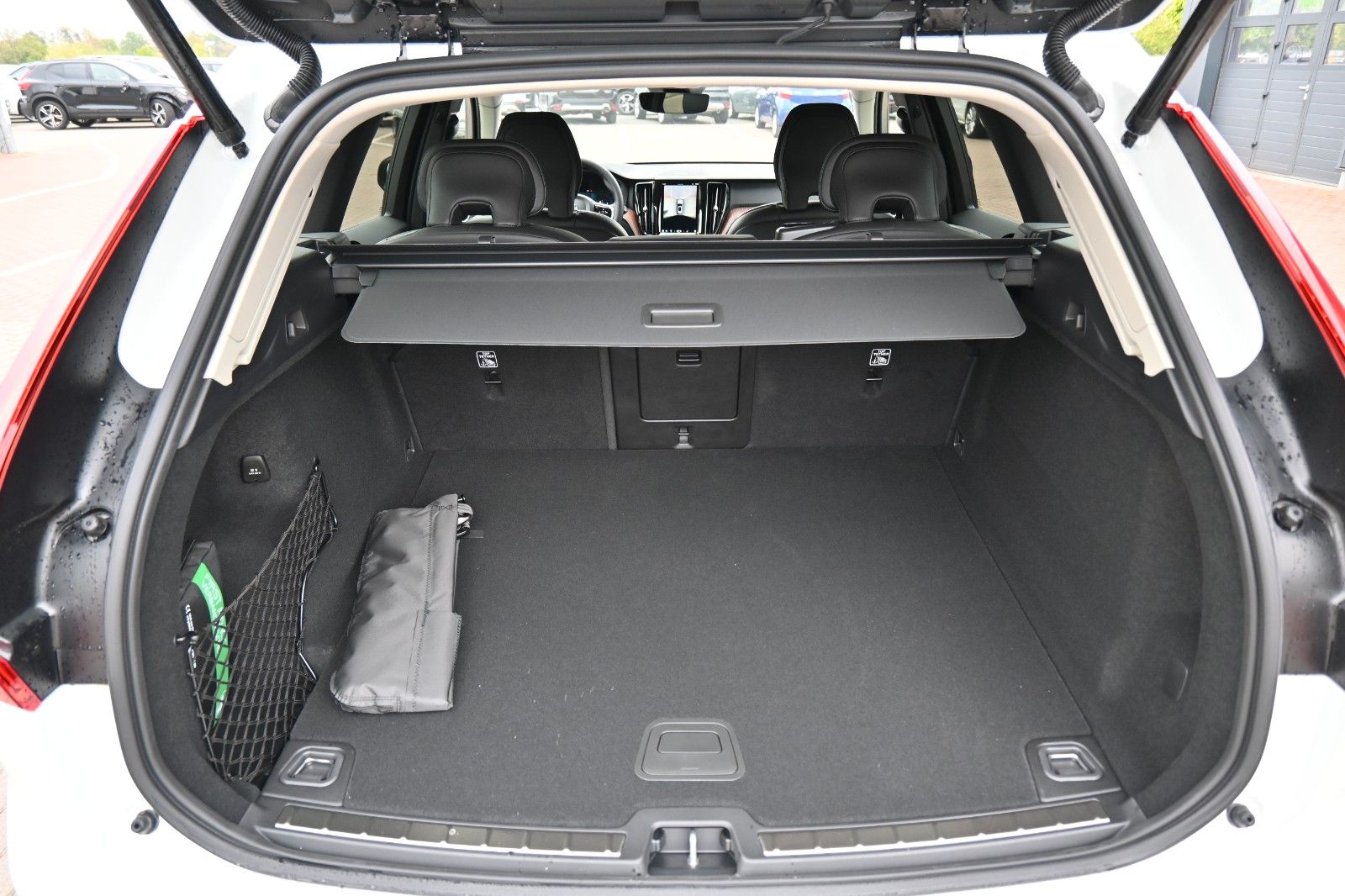 Fahrzeugabbildung Volvo XC60 B4 D Autom. Plus Dark*STDHZG*360°*H&K*ACC