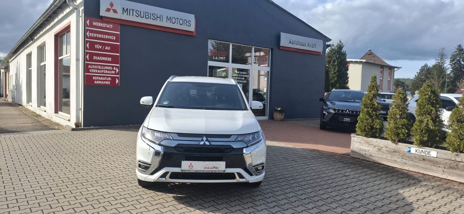 Mitsubishi Outlander 2.4 PLUG-IN HYBRID 4WD Plus Intro