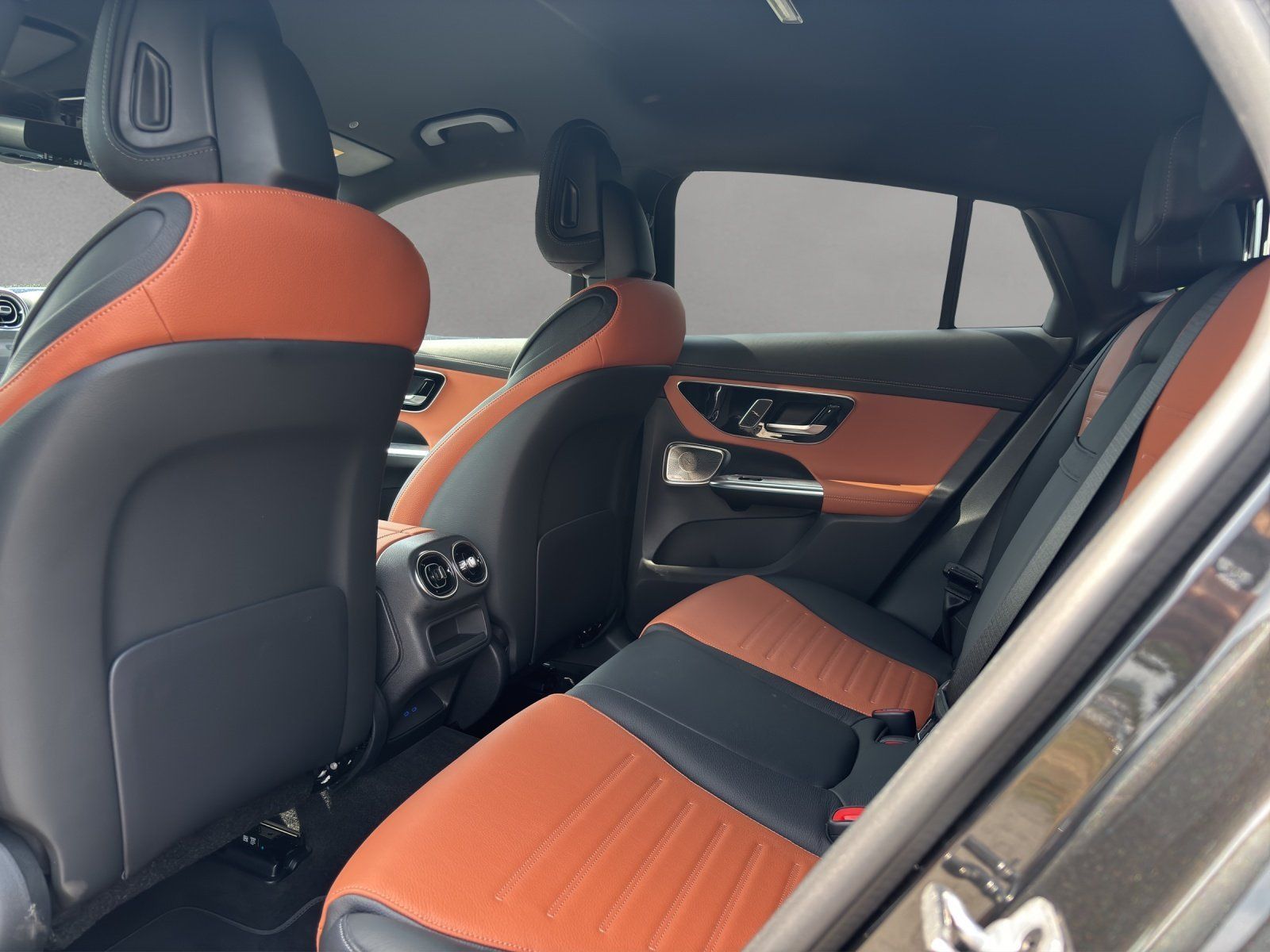 Fahrzeugabbildung Mercedes-Benz GLC400e Cpé AMG Prem DISTR Memo AIRMATIC DC-Lade