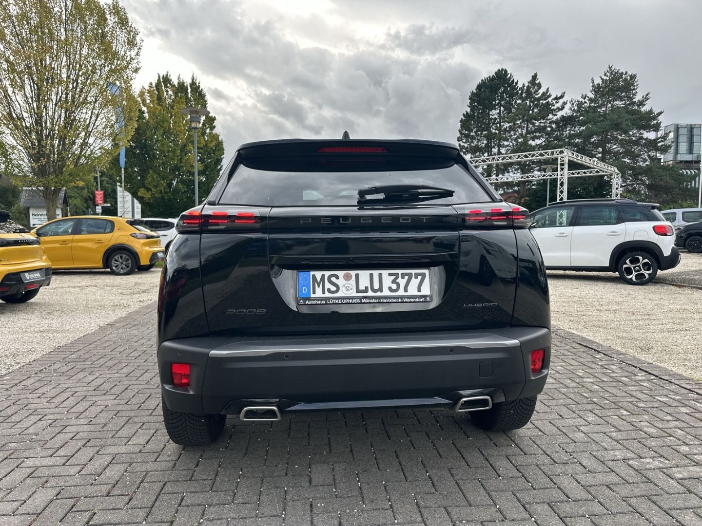 Fahrzeugabbildung Peugeot 2008 Allure 1.2 HY 136 e-DSC6      Navi ACC
