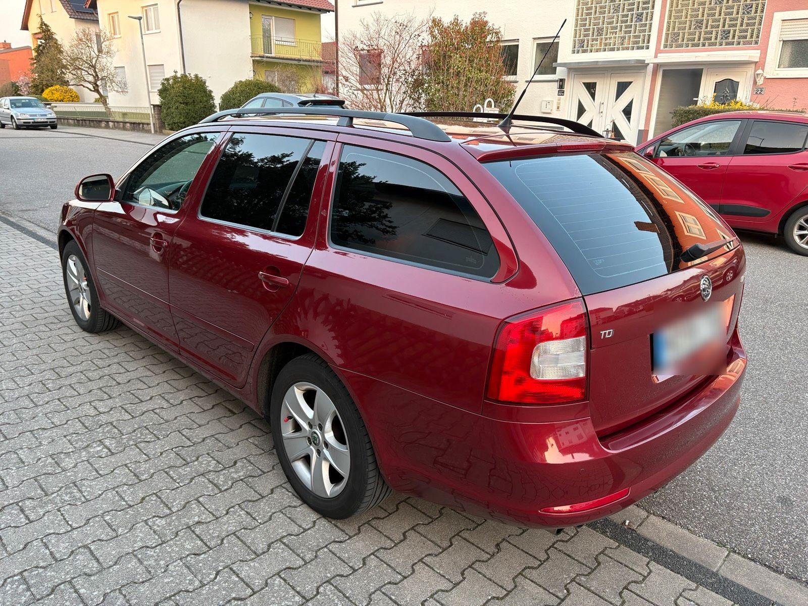 Skoda Octavia 2009 — interior