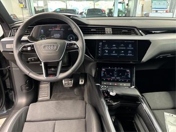 Audi Q8 e-tron - 11