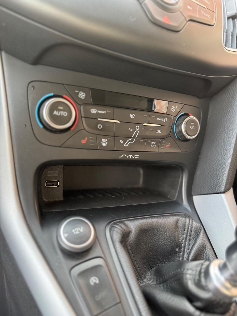 Ford Focus 2015 — photo 22