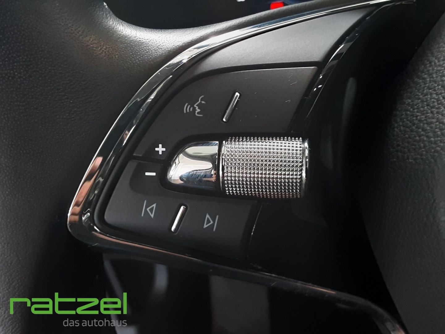 Fahrzeugabbildung SKODA Superb Combi STYLE 2.0 TSI Dig.Cockpit Memory Si