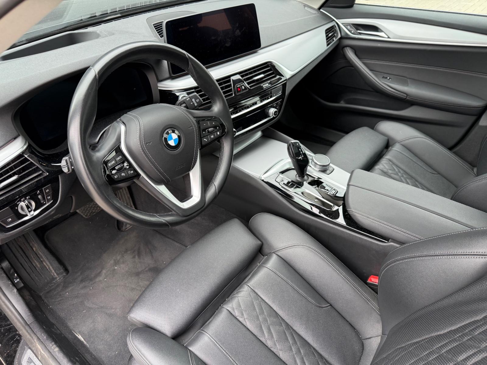 BMW 530 i Touring xDrive*AHK*PANORAMA*AMBIENTE*KAMER