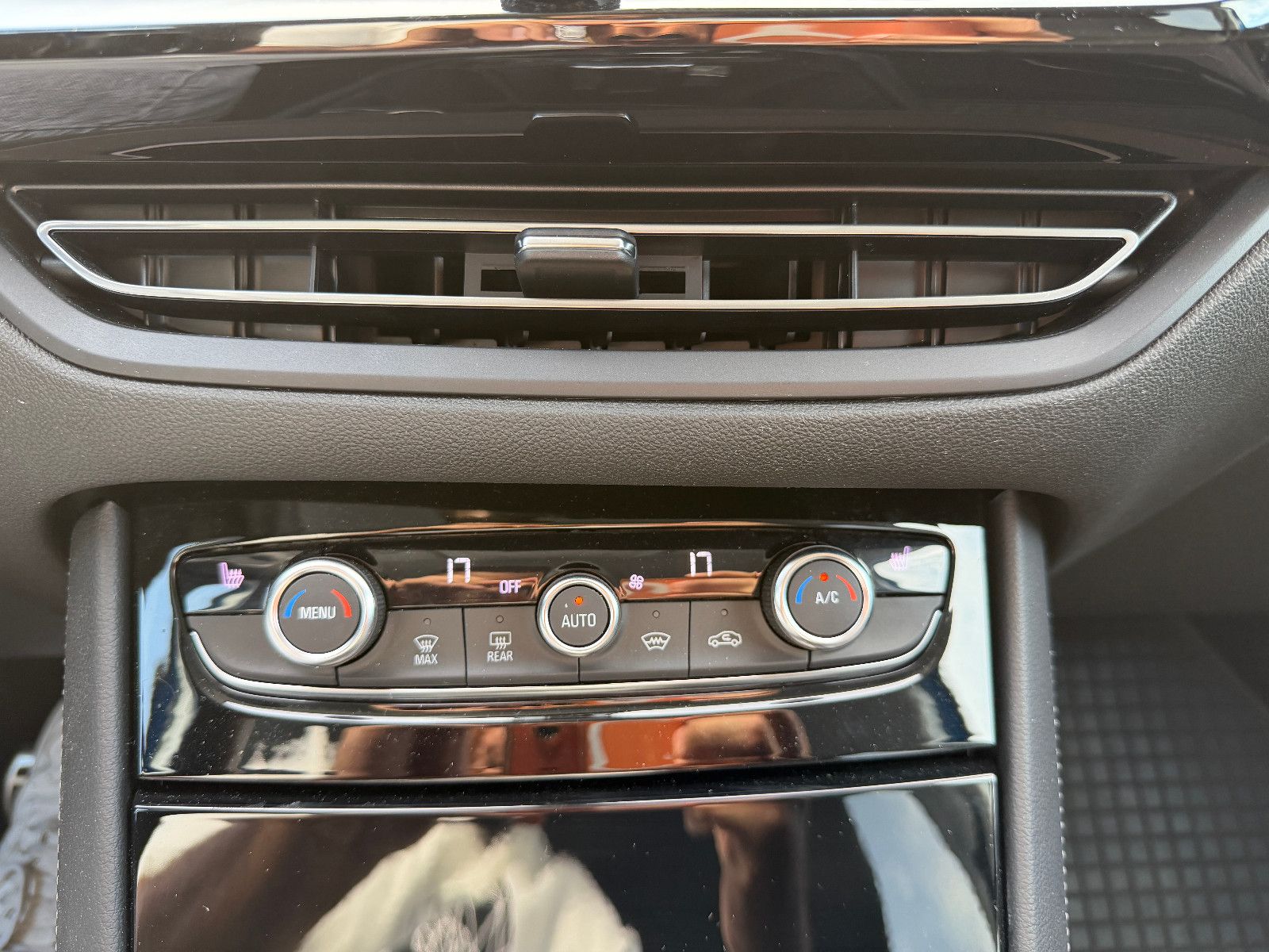 Fahrzeugabbildung Opel Grandland 1.2 Turbo GS 96KW Automatik
