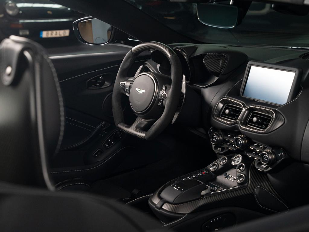 Aston Martin V12 Vantage