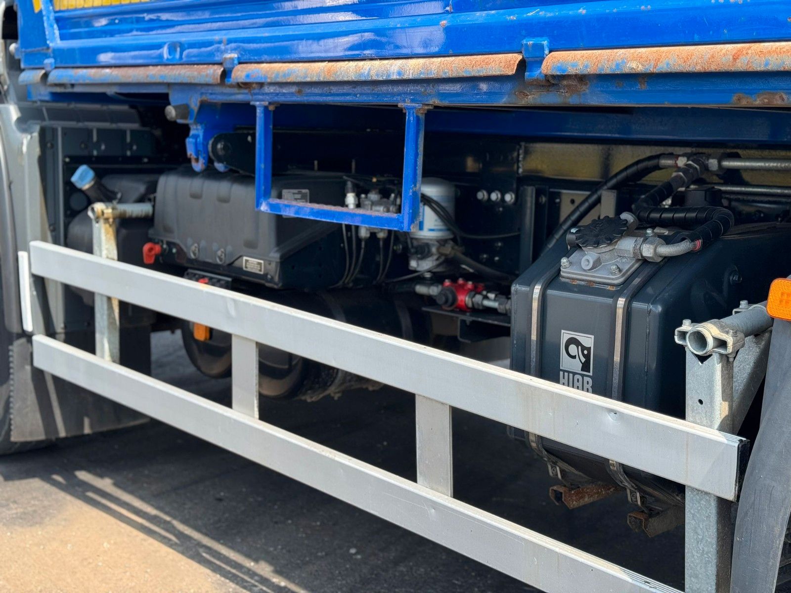 Fahrzeugabbildung MAN TGS 18.420 4X4 BLS 2 SK mit HIAB X-HiDuo 138 BS-