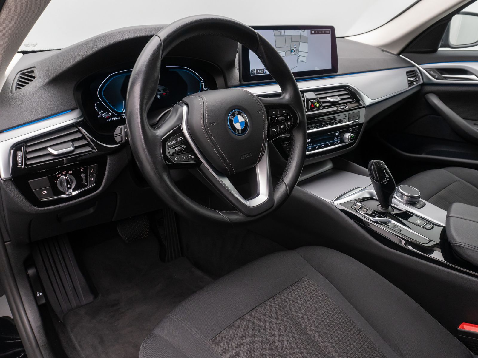 Fahrzeugabbildung BMW 530e xD Kamera DAB Laser Komfort HUD HiFi Sport