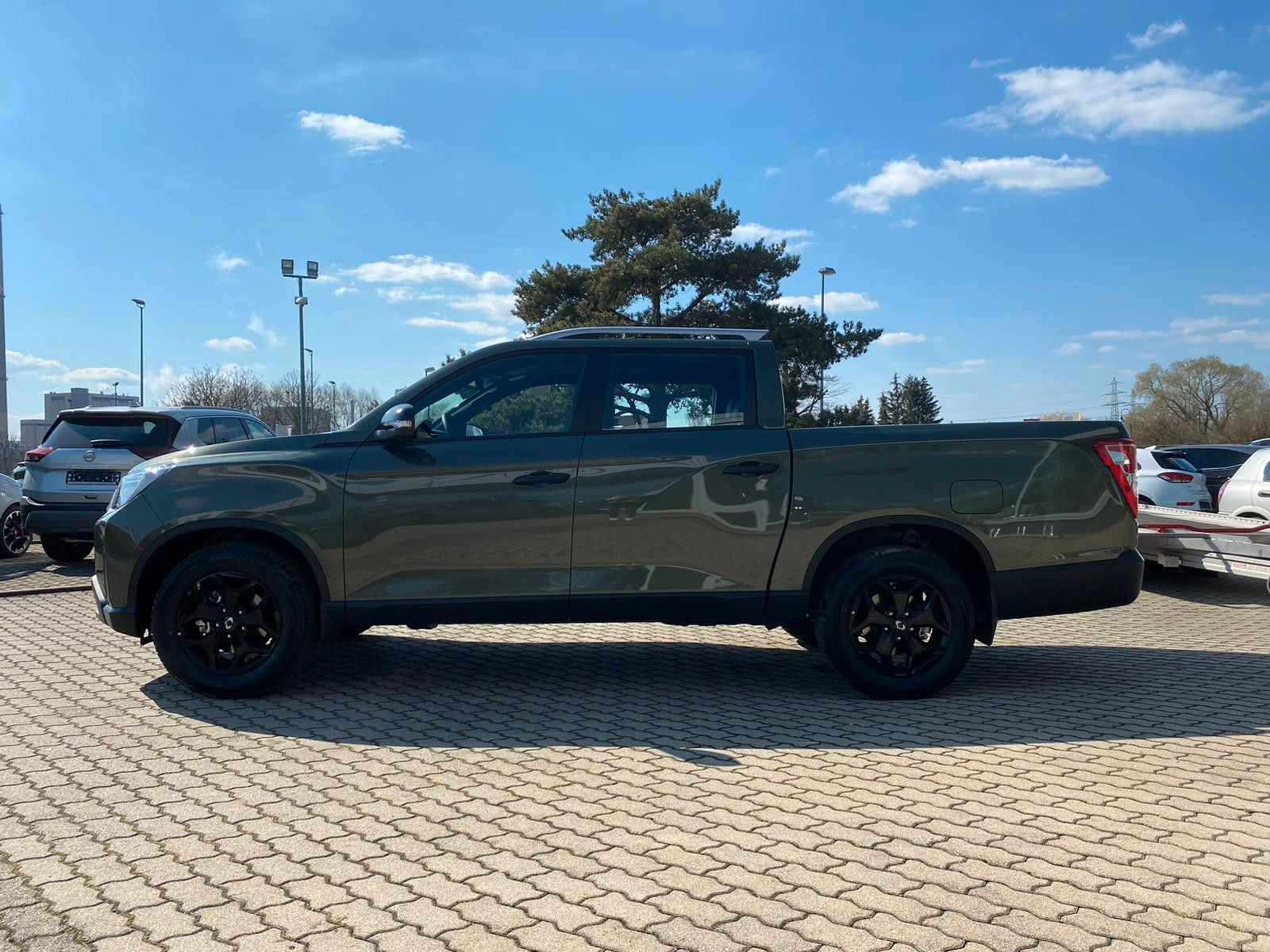 Fahrzeugabbildung Ssangyong Musso Grand 2.2d AT 4x4 BLACK LEDER+XENON+SD+DIF