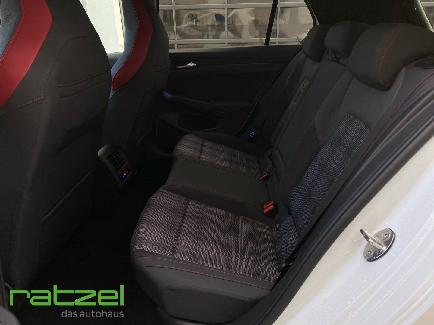 Fahrzeugabbildung Volkswagen Golf GTI VIII 2.0TSI DSG Business+BlackStyle+AHK