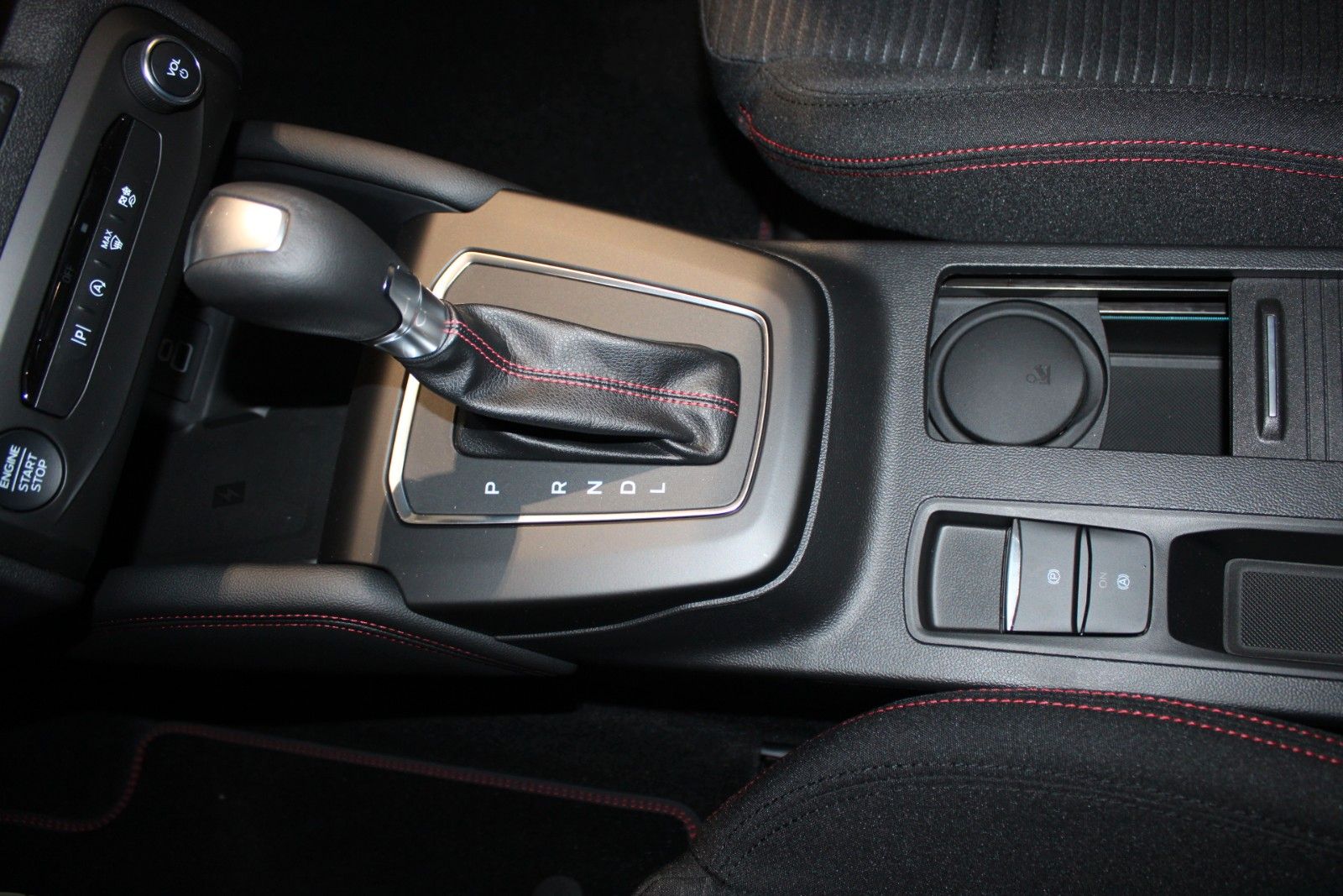 Fahrzeugabbildung Ford Focus ST-Line X Automatik PANODACH + 18 ZOLL
