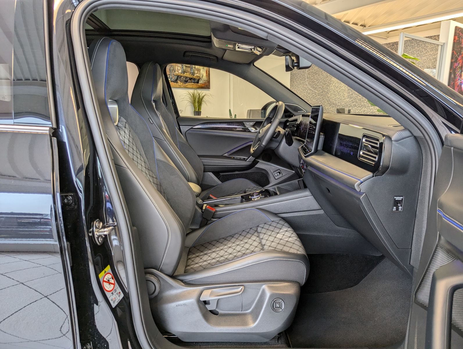 VW Tiguan 2.0TDI R-Line 4M Pano H/K AHK Matrix 20" - Image 15