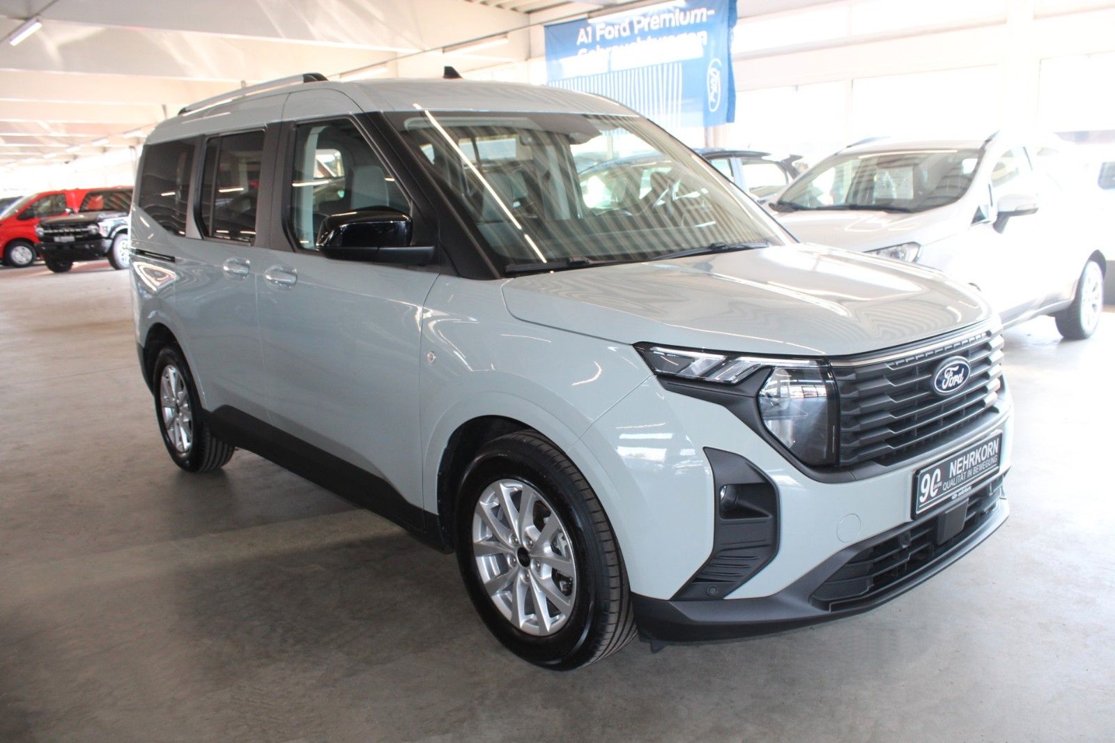 Fahrzeugabbildung Ford Tourneo Courier Titanium AHK Kamera WinterPaket2