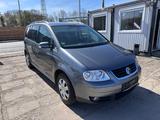 Volkswagen Touran Highline - Volkswagen Touran aus 2005: Highline