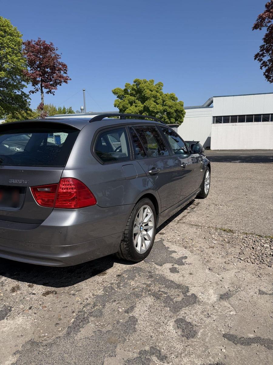 BMW 320 2008 — photo 10