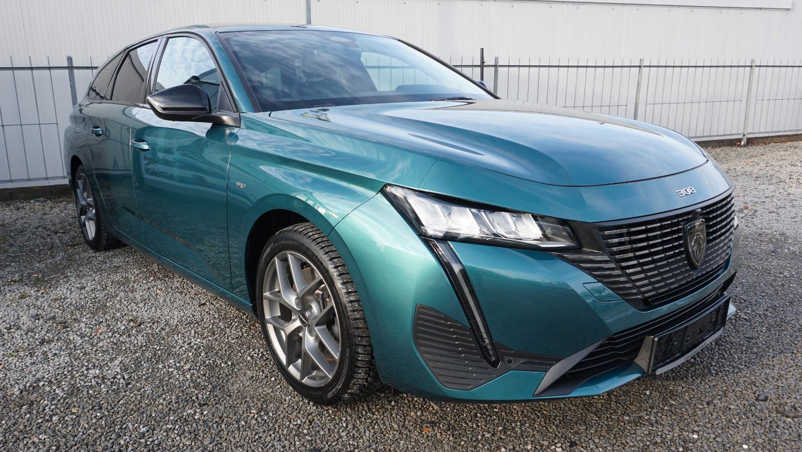 Fahrzeugabbildung Peugeot 308 SW Hybrid 180 Allure T.Leder,Navi,LED,SH,Kam