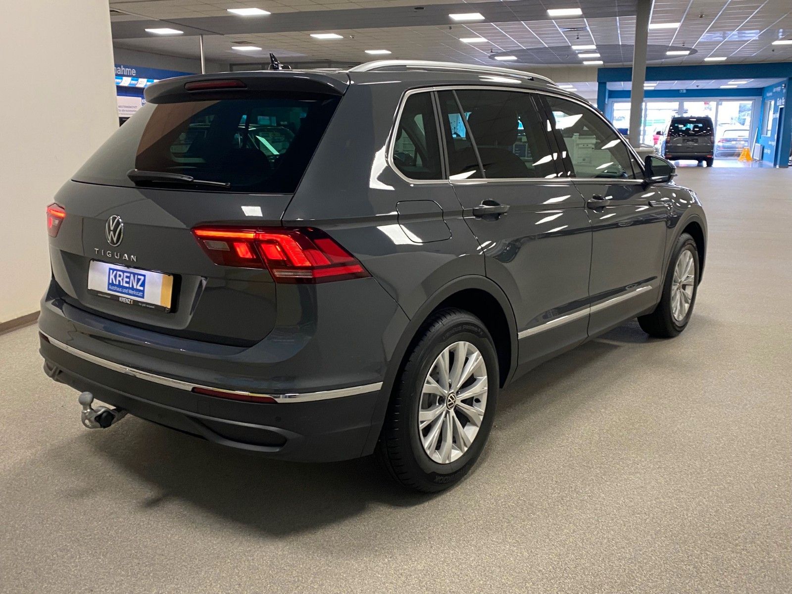 Fahrzeugabbildung Volkswagen Tiguan 1.5 TSI LIFE DSG+Head-up-Display+AHK schw