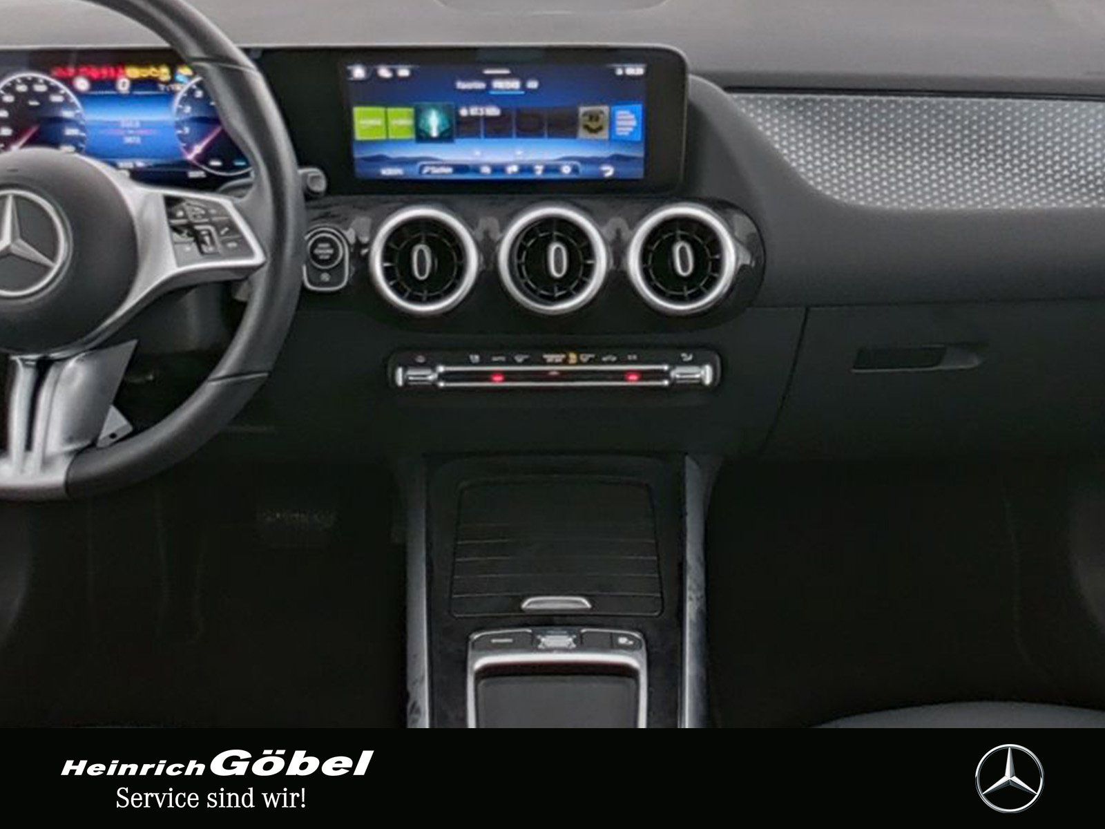 Fahrzeugabbildung Mercedes-Benz GLA 180 PROGRESSIVE ANHÄNGERVORRICHTUNG+CARPLAY