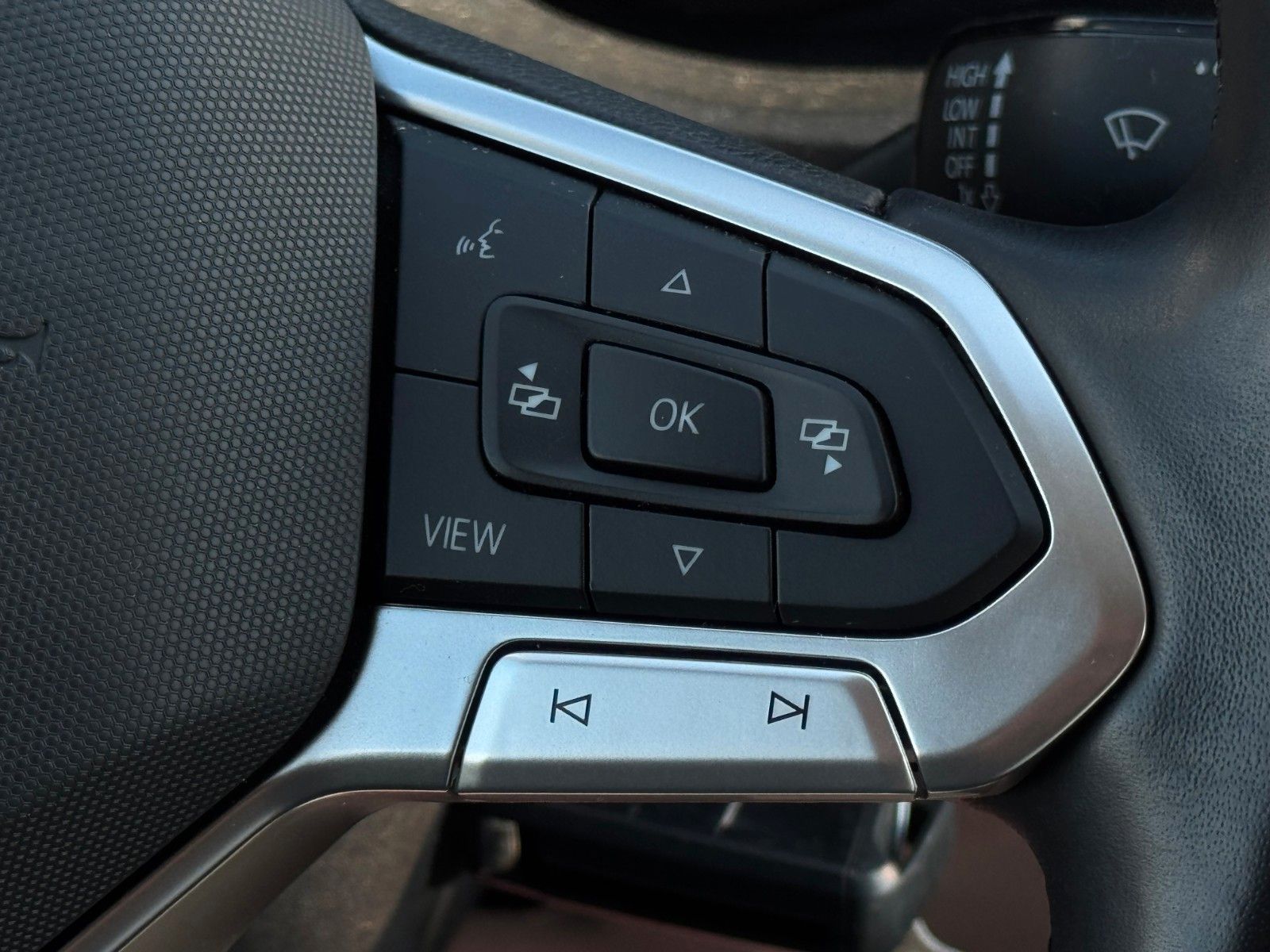 Fahrzeugabbildung Volkswagen T6.1 Transporter Kurz 2.0 TDI DSG CarPlay Navi