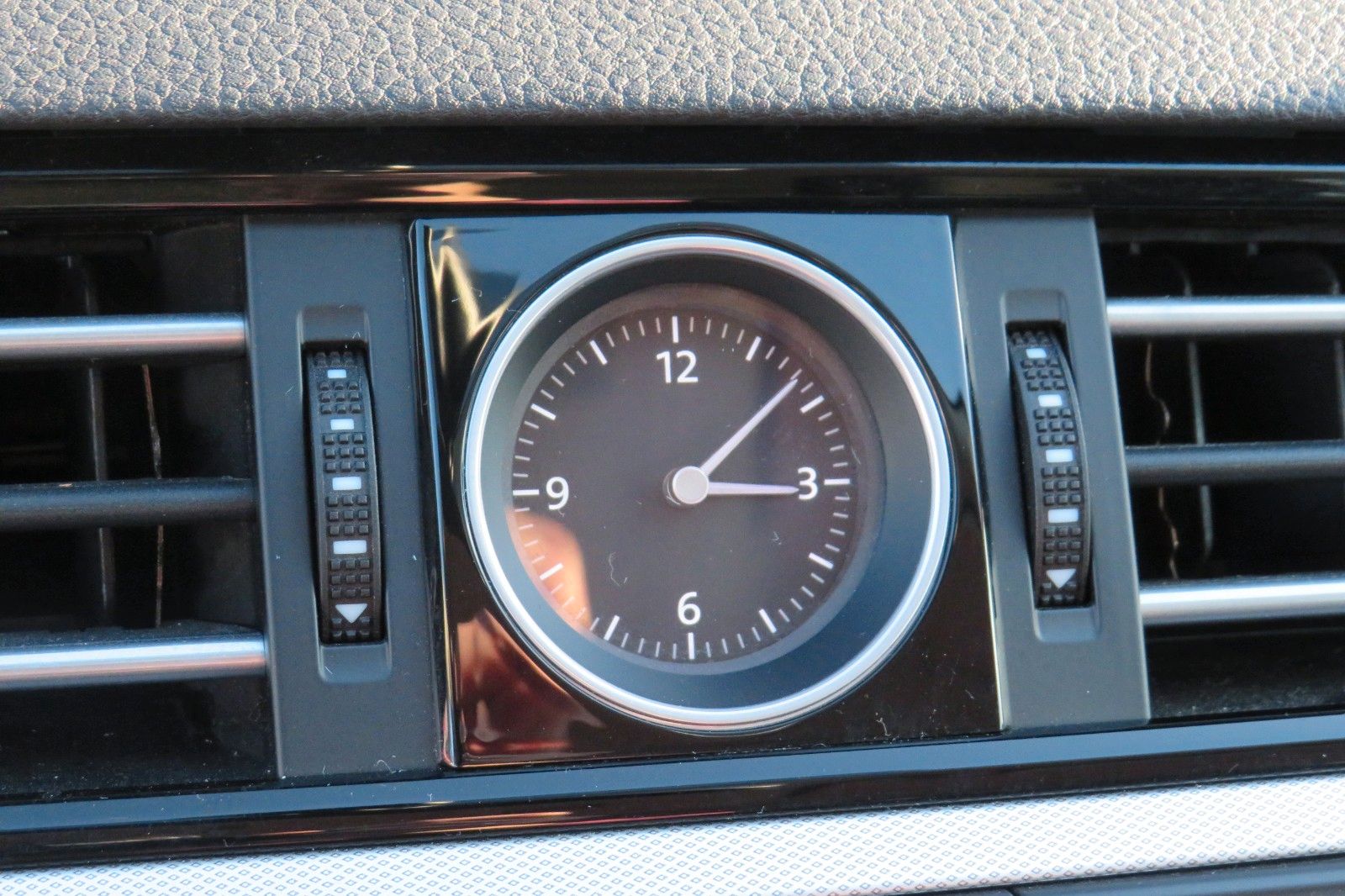 Fahrzeugabbildung Volkswagen Passat Variant Comfortline TDI DSG AHK NAVI