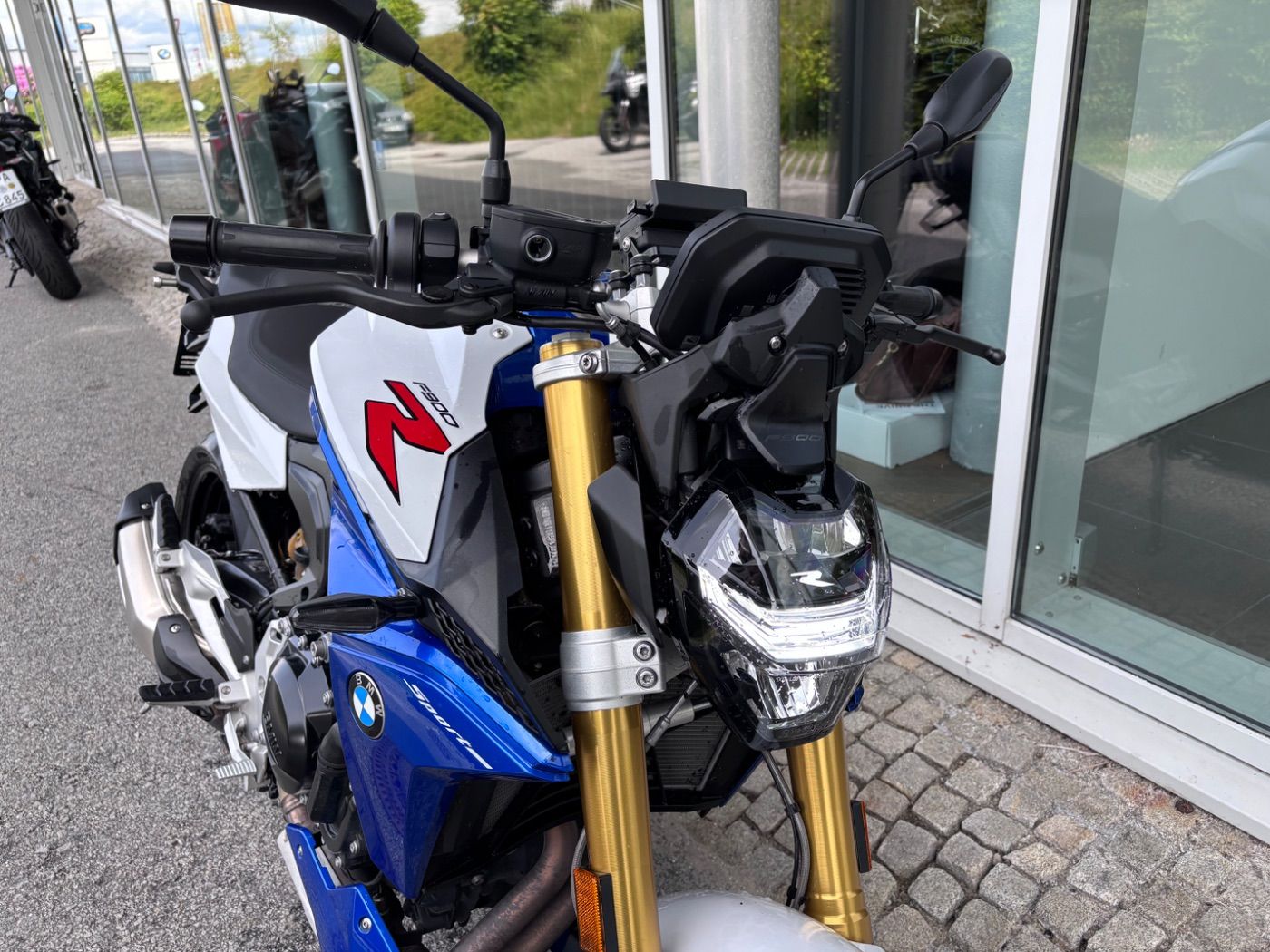 Fahrzeugabbildung BMW F 900 R 3 Pakete Style Sport,