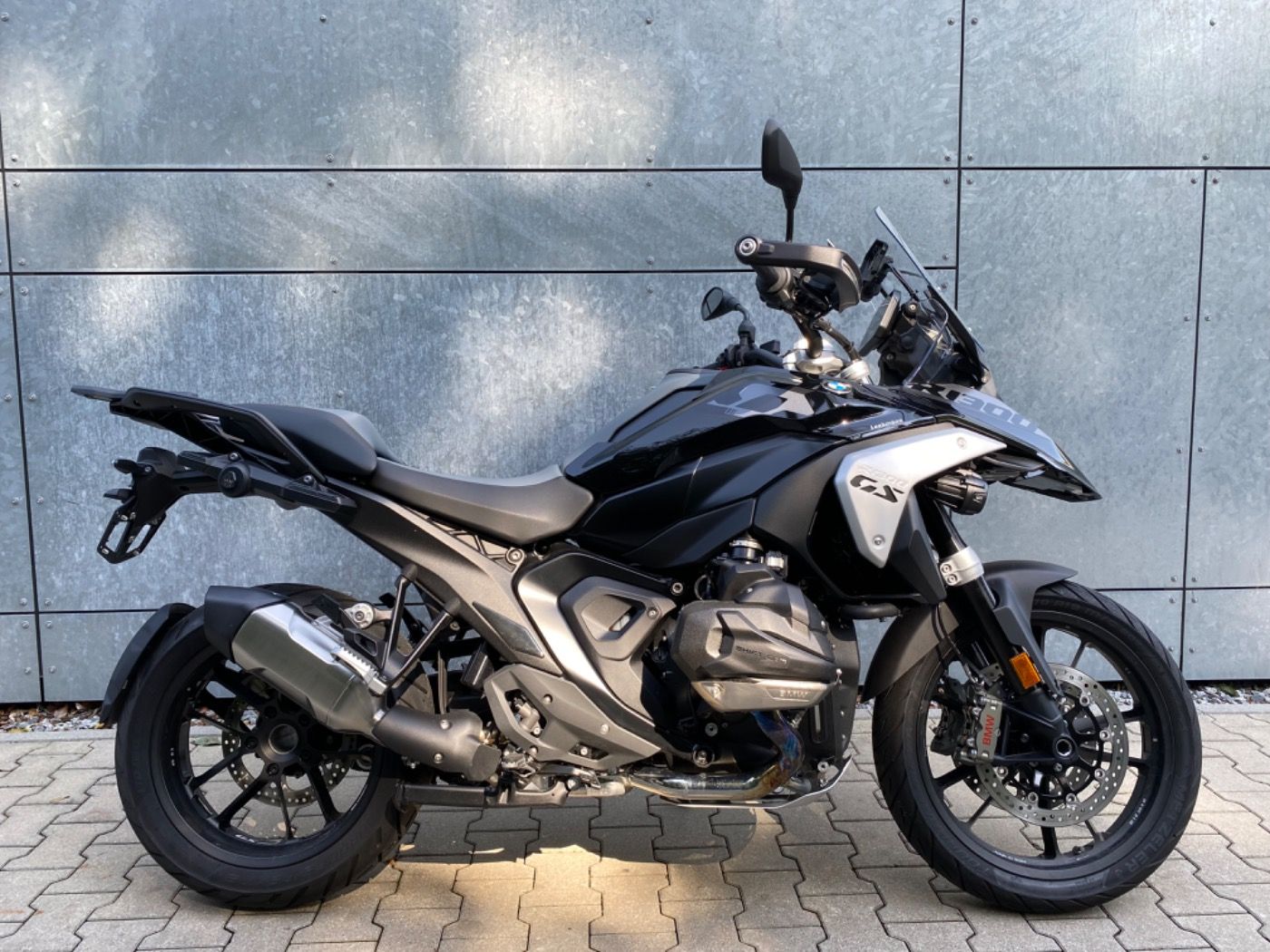 Fahrzeugabbildung BMW R 1300 GS Triple Black 3 Pakete Adaptive Fahrzeu