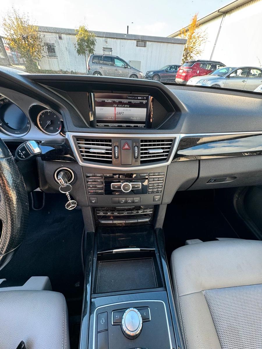 Mercedes-Benz E220 2012 — photo 10