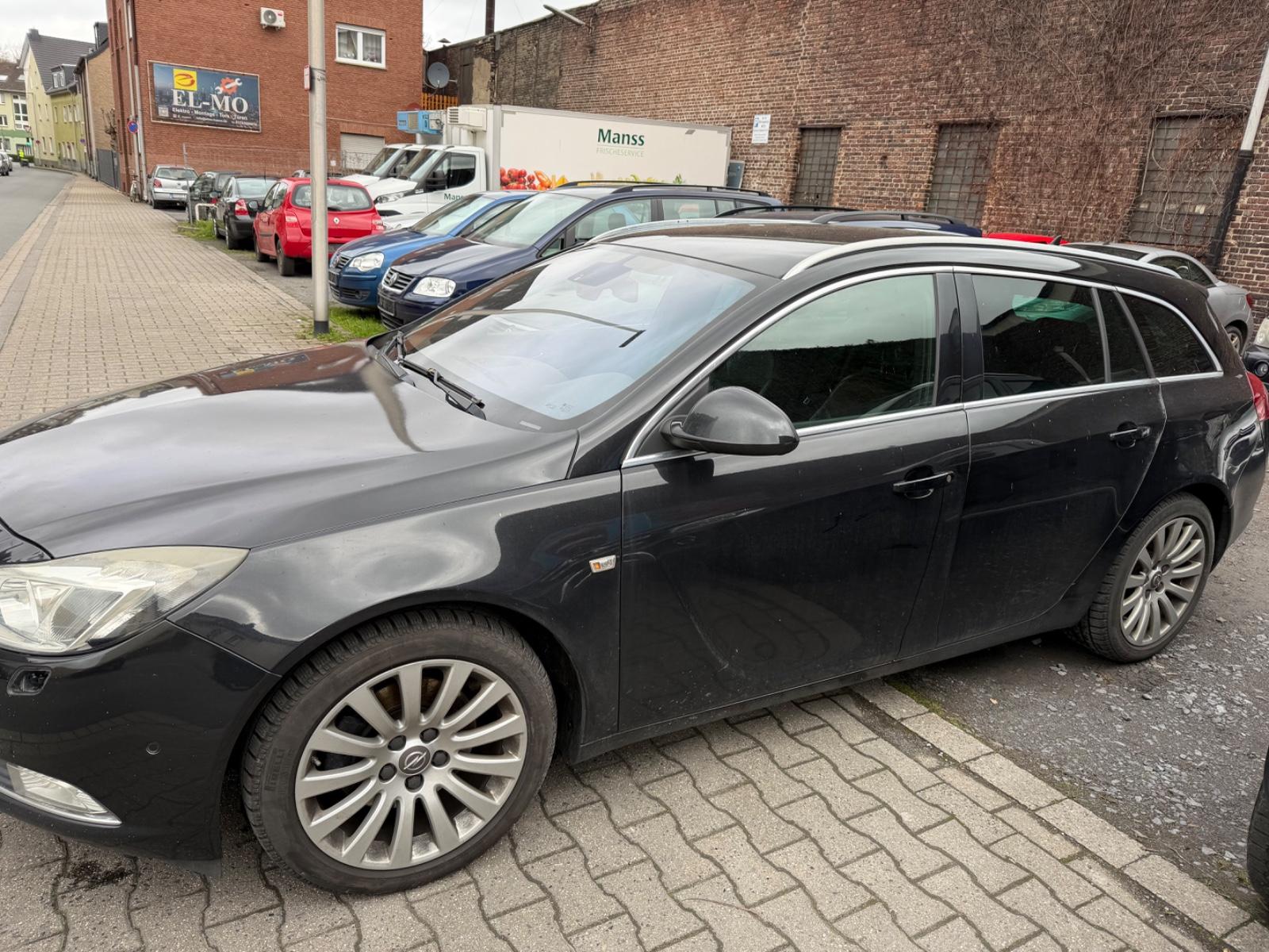 Opel Insignia 2010 — салон