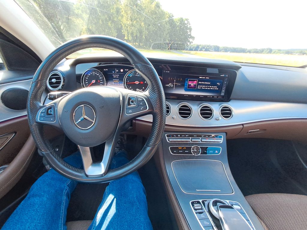 Image of Mercedes-Benz E 220