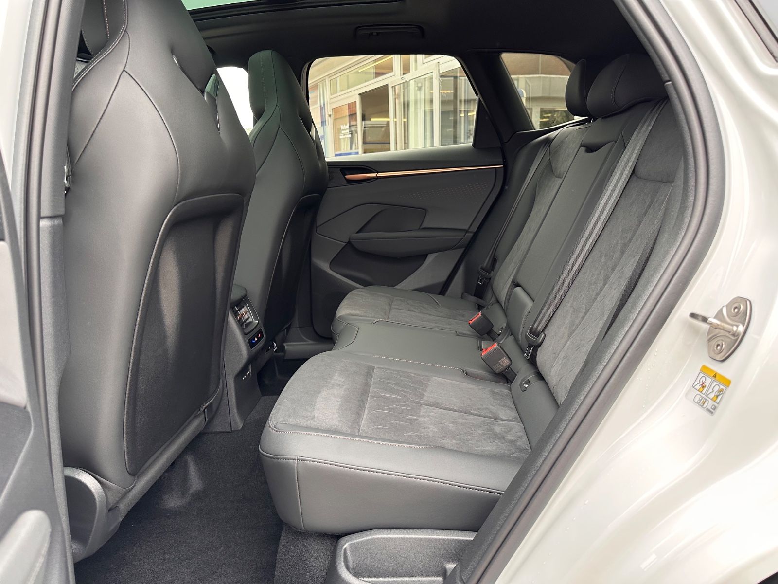 Fahrzeugabbildung CUPRA Terramar 1.5 eTSI DSG Matrix/Pano/AHK/ACC/360°