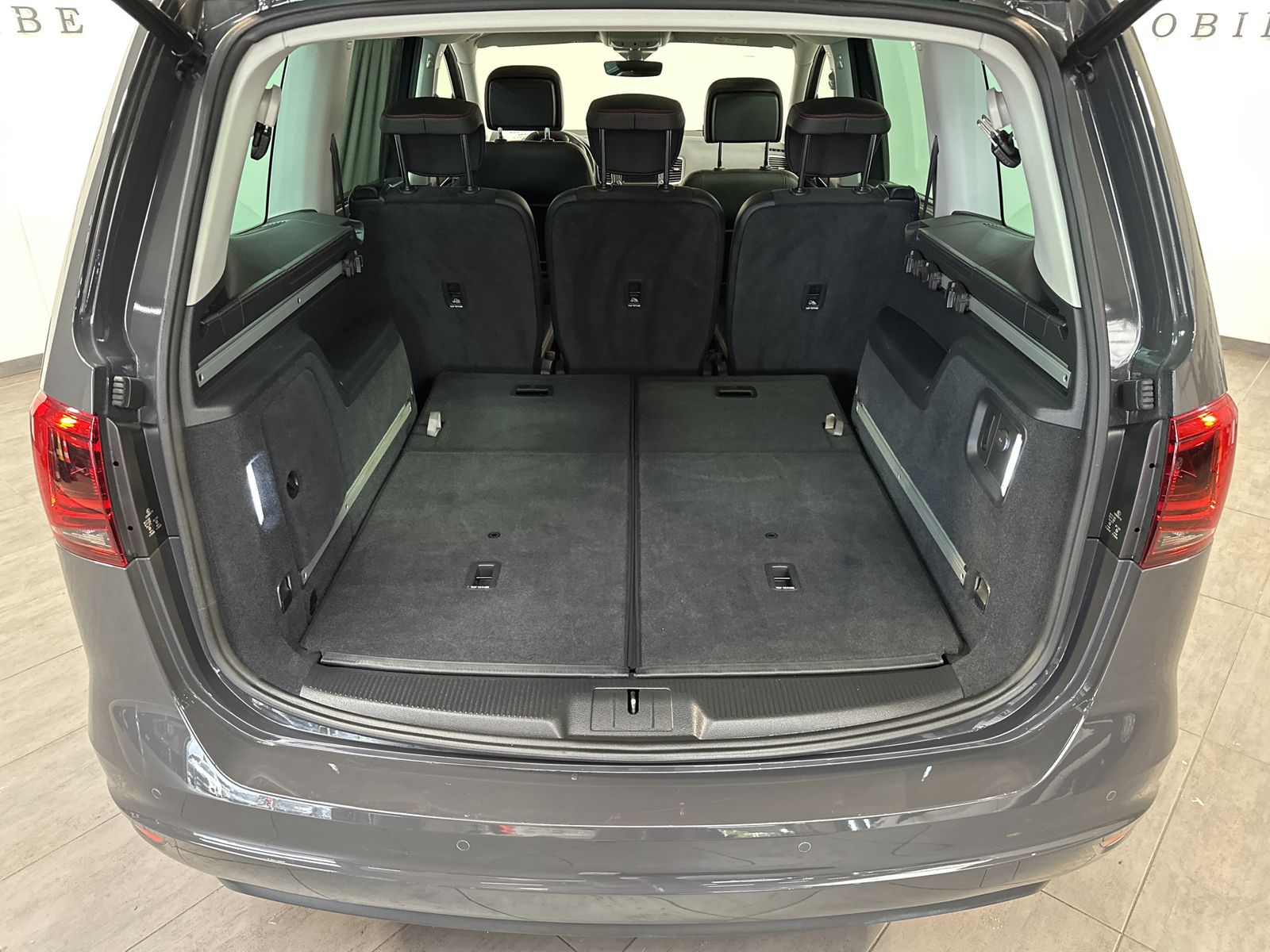 Fahrzeugabbildung SEAT Alhambra 1.4 TSI DSG FR 7Sitzer NAV+XEN+KAM+PANO