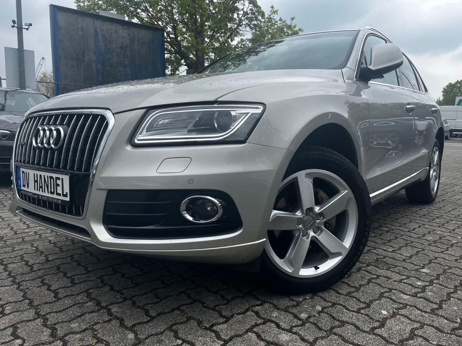 AUDI Q5 2.0 TDI Avus  *Panoramadach/Xenon/Navi*