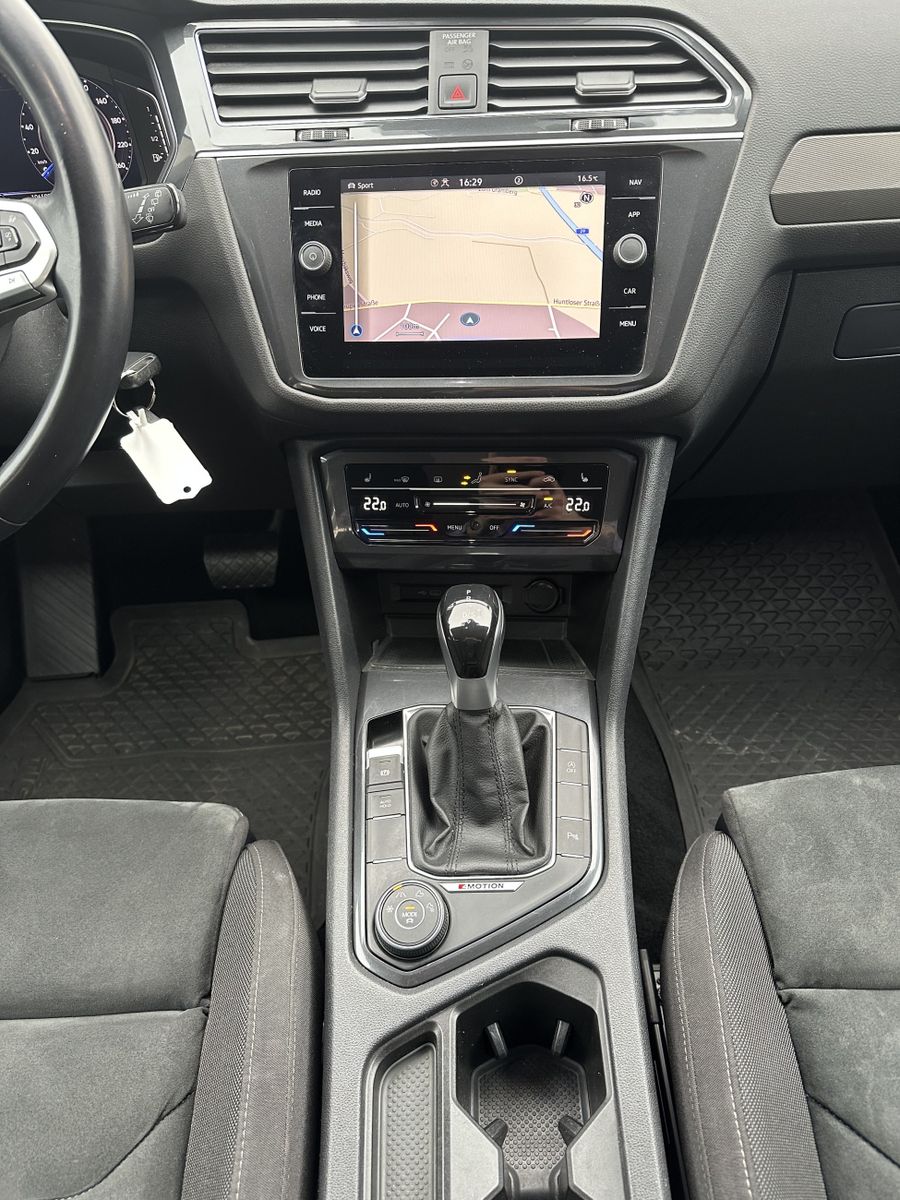 Fahrzeugabbildung Volkswagen Tiguan Allspace Life 4Motion NAV+LED+AHK+KAM+ACC